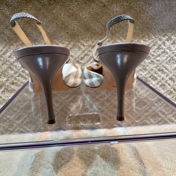 Manolo Blahnik 39 1/2. Great used condition. - Picture 3 of 4